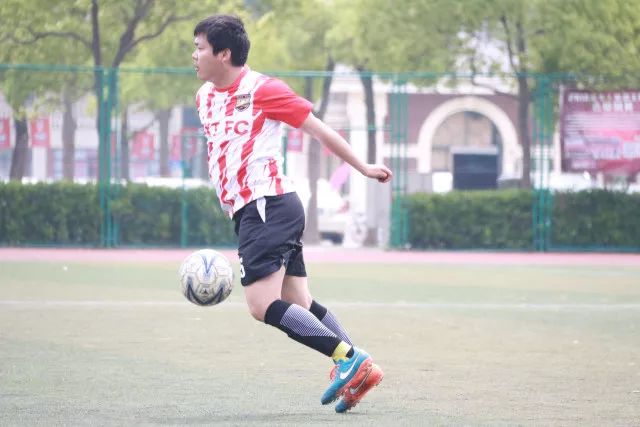 黄荣奇15分广东胜福建 孙铭徽16+18广厦胜四川